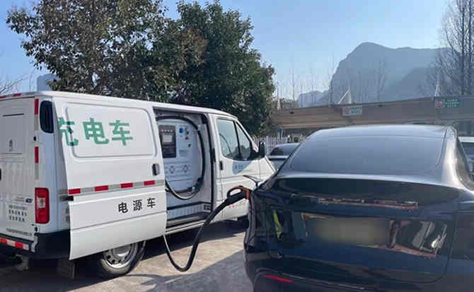 弥勒汽车搭电