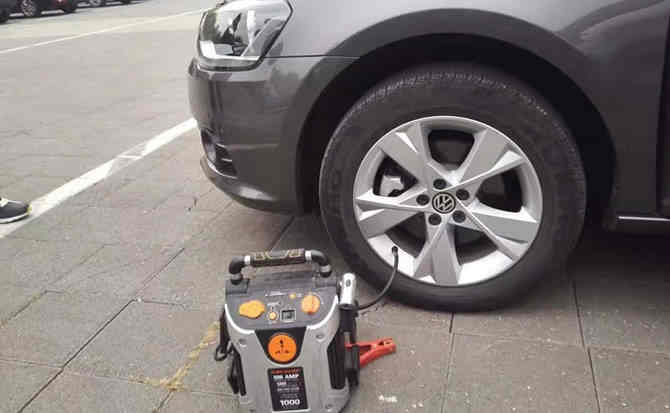 弥勒汽车搭电案例